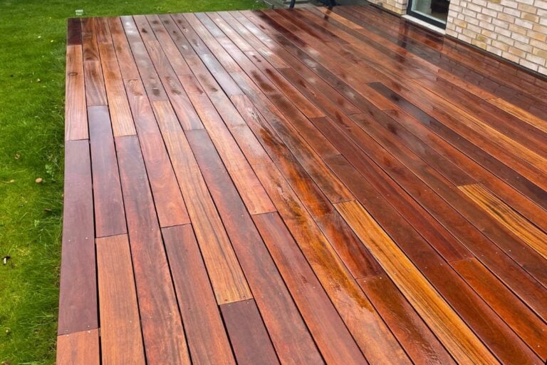 Nyrenset træterrasse udført af Nanostone