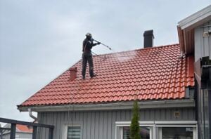 Rensning af betontegl