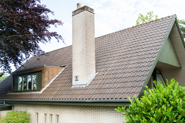 Betontag 12 måneder efter professionel algebehandling udført af Nanostone