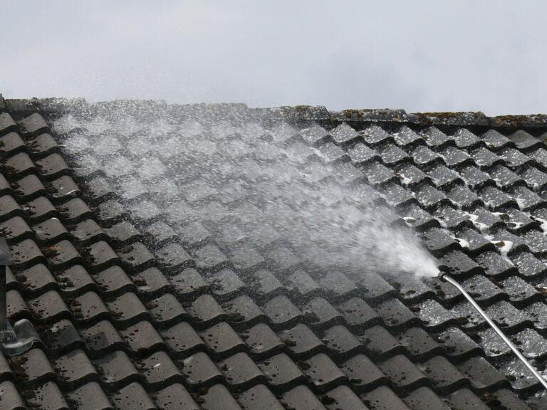 Udførsel af skumbehandling af tag med lanse