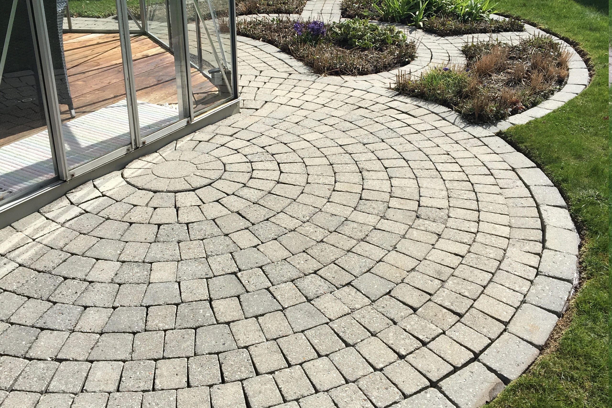 Rene cirkelfliser efter professionel fliserens