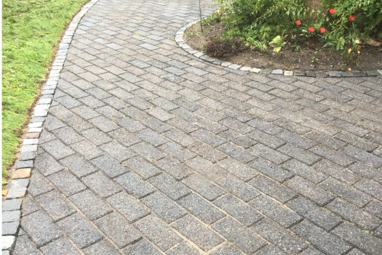 Havegang efter rensning af fliser er foretaget af Nanostone.