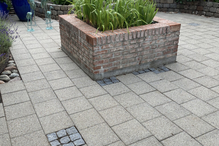 Mur og fliser efter rensningen af Nanostone. Ingen algevækster eller flisepest tilbage.