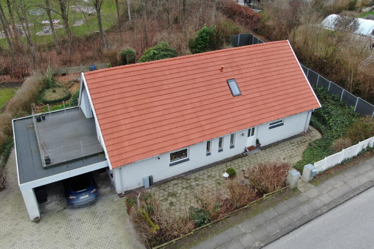 Efter mekanisk rens og algebehandling af tag