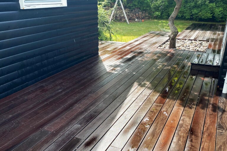 Rensning og imprægnering af træterrasser efter rens