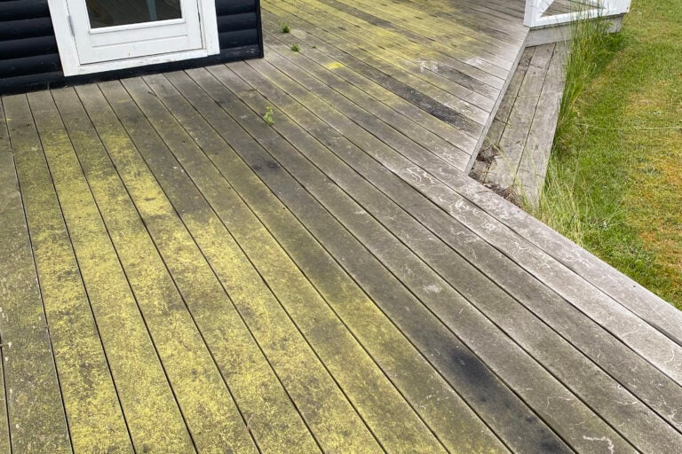 Rensning og imprægnering af træterrasser før rens