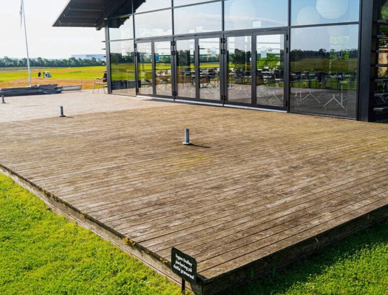 rensning af træterrasse erhverv