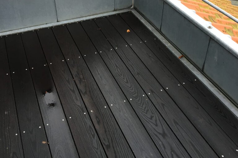 Rensning og imprægnering af træterrasser efter rens