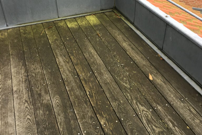 Rensning og imprægnering af træterrasser før rens