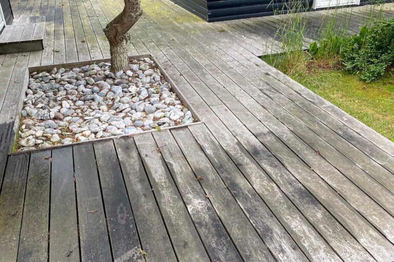 Rensning og imprægnering af træterrasser før rens