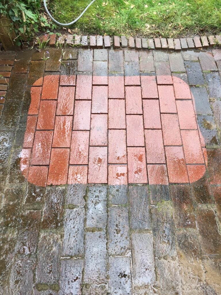 Gratis 1 m² prøverens af røde terrassefliser i Solrød viser tydelig forskel